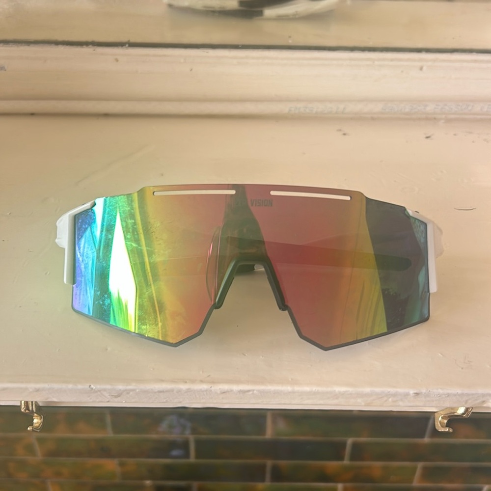 Men’s multicolored visors